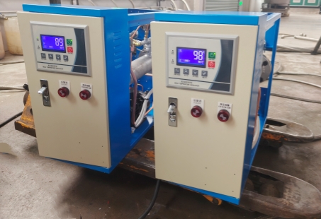 20 unités de régulateurs de température de moule à eau de 6 kW en cours de test pour un projet d'extrusion